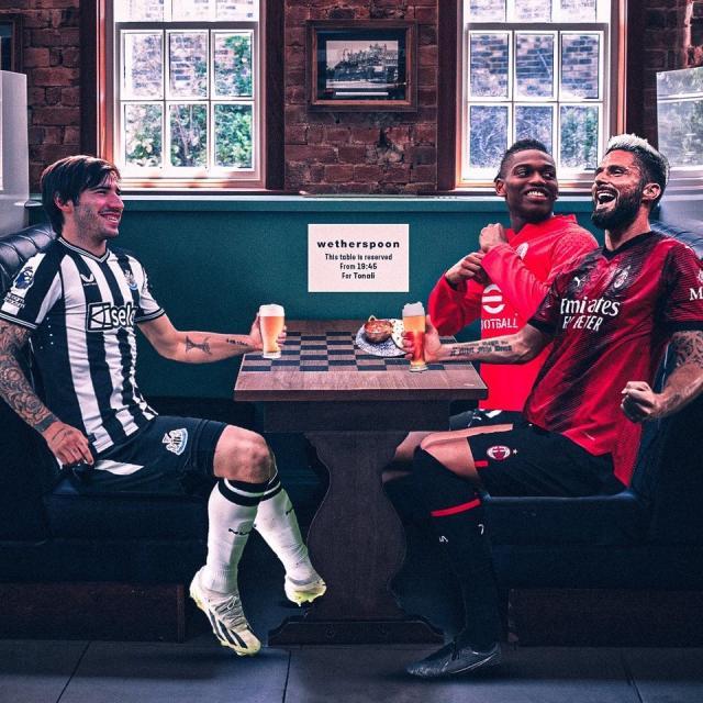 在线娱乐-欧冠意甲解签：米兰深陷苦战，国米蓝鹰好签