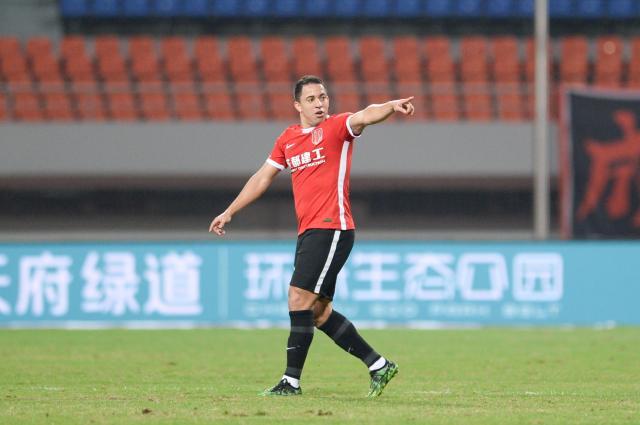 九游娱乐-【中超】罗慕洛角球破门+半场吊射 成都2比1泰山